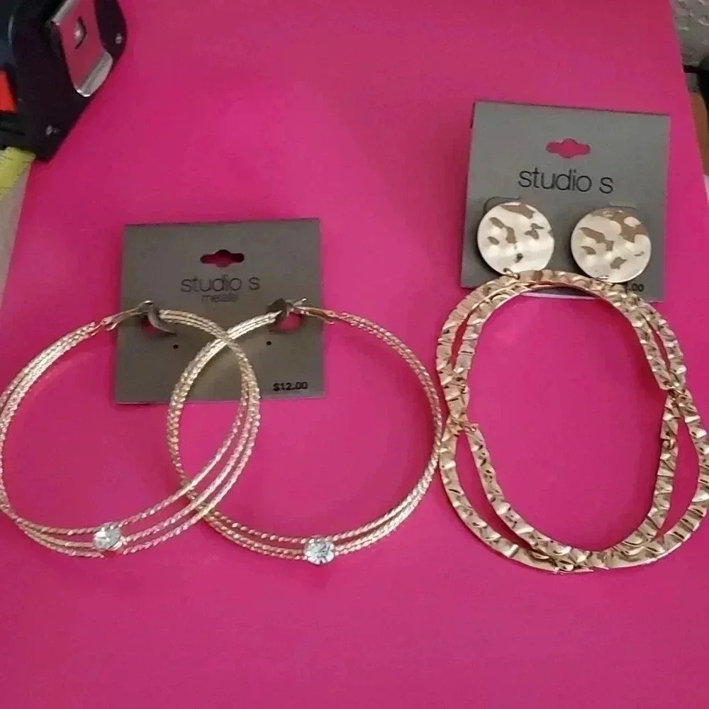 Super Cute!!New Huge Earrings Selling Lot Of 2